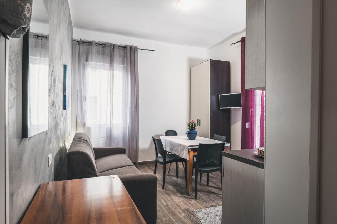 Bulldog Station With Private Wc, Ac, Tv Bed and breakfast *