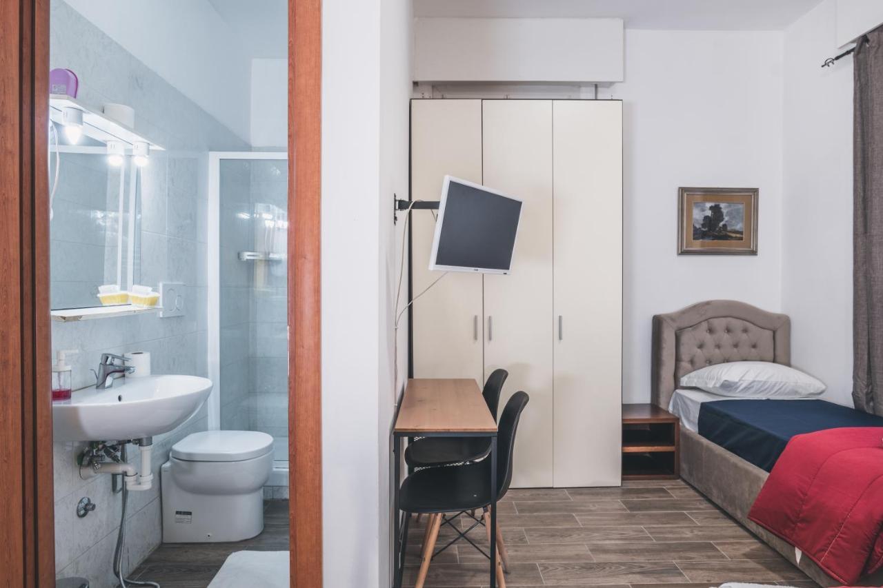 Bed and breakfast Bulldog Station With Private Wc, Ac, Tv *