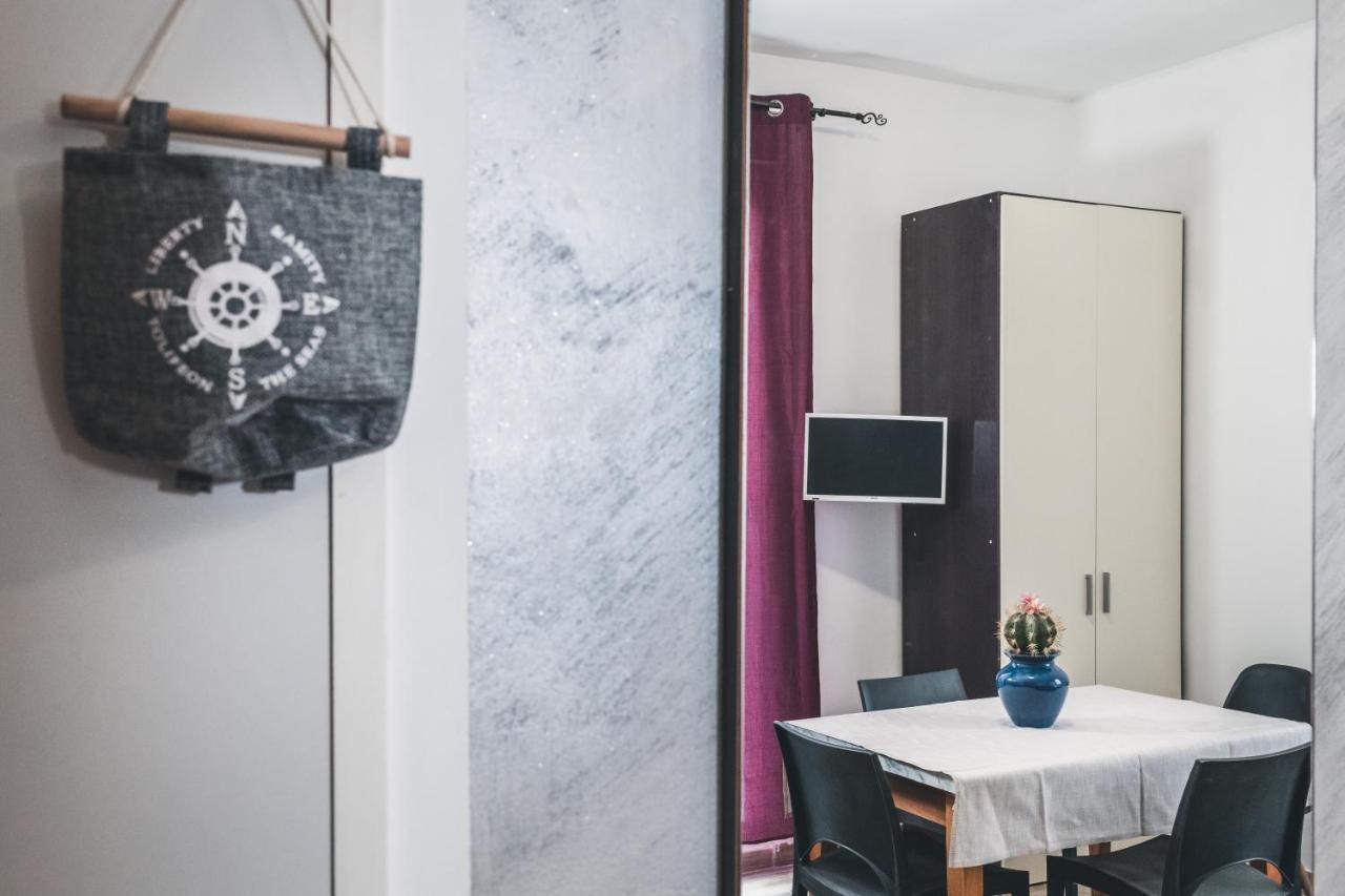 Bulldog Station With Private Wc, Ac, Tv Bed and breakfast *