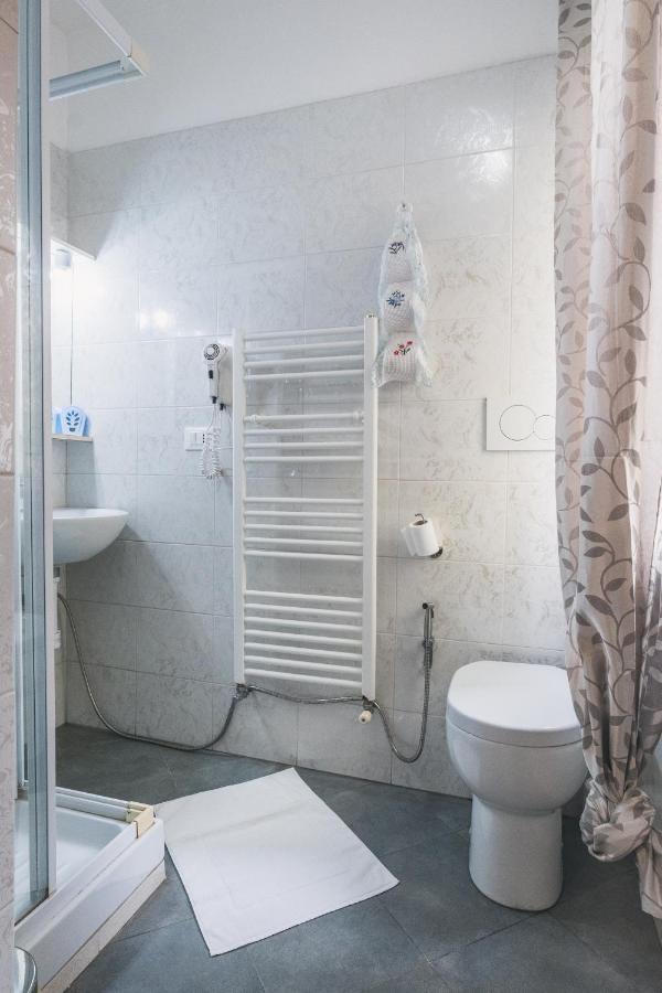 Bed and breakfast Bulldog Station With Private Wc, Ac, Tv *