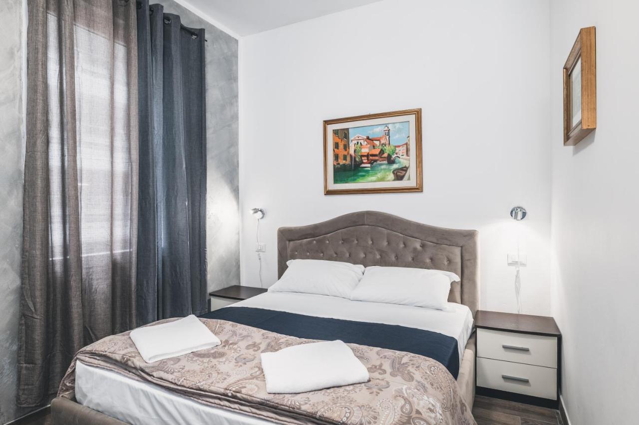Bulldog Station With Private Wc, Ac, Tv Bed and breakfast *
