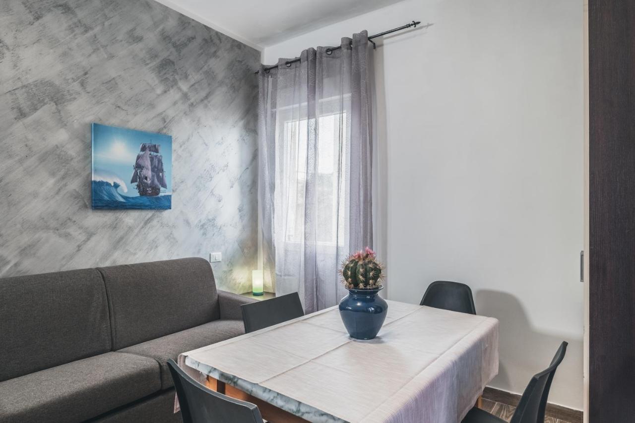 Bulldog Station With Private Wc, Ac, Tv Bed and breakfast