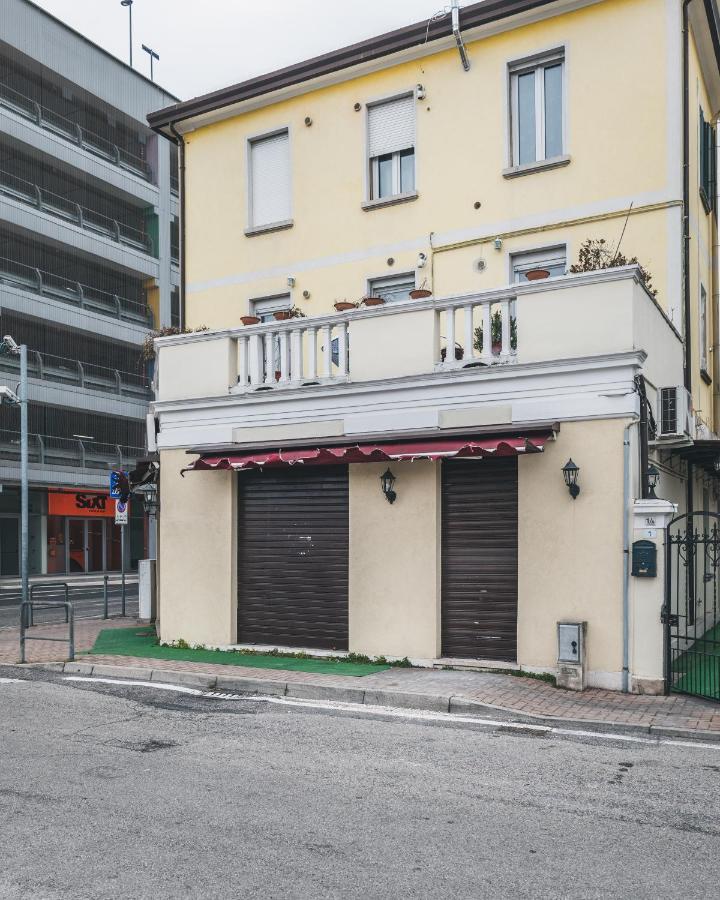 Bulldog Station With Private Wc, Ac, Tv Mestre