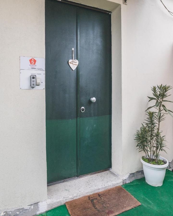 Bed and breakfast Bulldog Station With Private Wc, Ac, Tv *