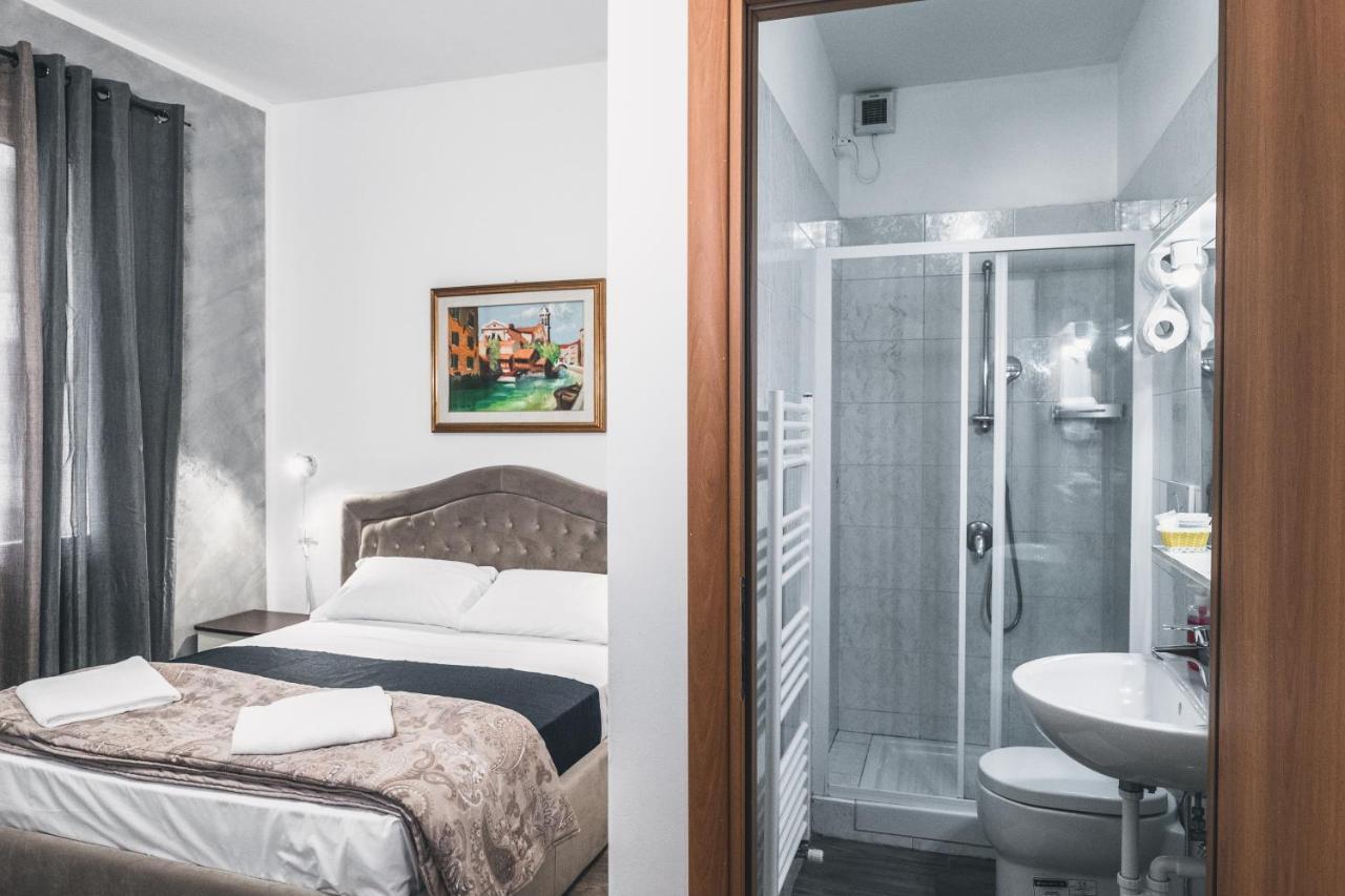 Bed and breakfast Bulldog Station With Private Wc, Ac, Tv