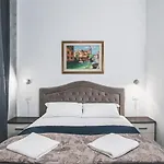 Bulldog Station Apartments With Private Wc, Ac, Tv