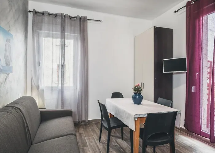 Bulldog Station Apartments With Private Wc, Ac, Tv